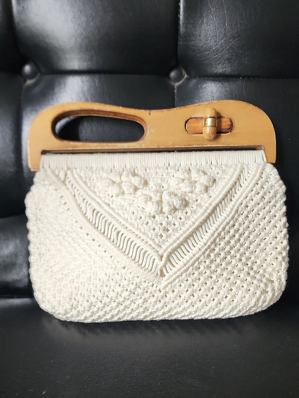 Vintage 1970s Handmade Macrame Purse Wood Top Handle Ivory Cream